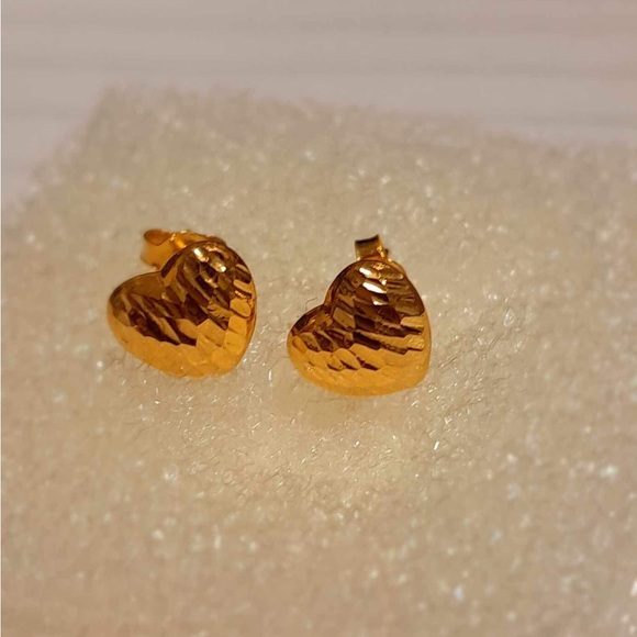 🔥18k Yellow Gold Heart Earrings in Diamond accent /Authentic/ Pure Gold - Picture 7 of 10